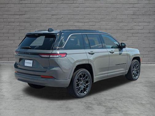Sting-Gray Clearcoat 2027 Jeep Grand Cherokee Summit
