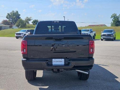 Diamond Black Crystal Pearlcoat 2027 RAM 2500 Limited
