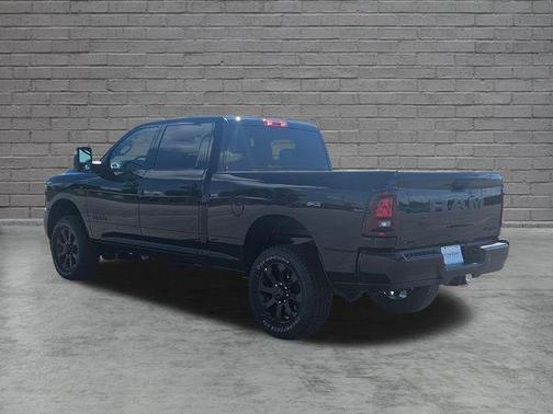 Diamond Black Crystal Pearlcoat 2026 RAM 2500 Big Horn Crew Cab 4x4 6'4' Box