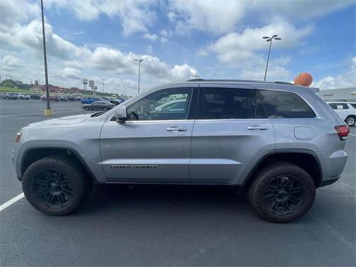 2020 Jeep Grand Cherokee Laredo