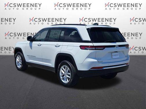 Bright White Clearcoat 2026 Jeep Grand Cherokee Laredo