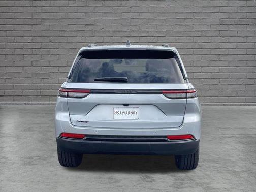 Silver Zynith 2025 Jeep Grand Cherokee Altitude