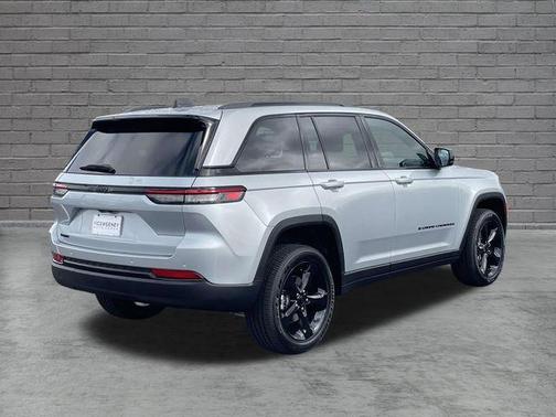 Silver Zynith 2025 Jeep Grand Cherokee Altitude