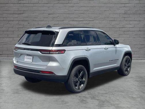 Silver Zynith 2025 Jeep Grand Cherokee Altitude