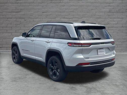 Silver Zynith 2025 Jeep Grand Cherokee Altitude