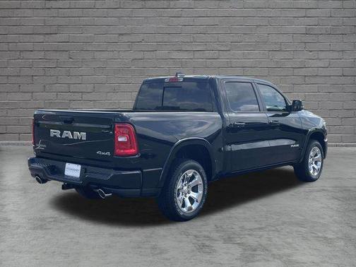 Diamond Black Crystal Pearlcoat 2026 RAM 1500 Big Horn/Lone Star
