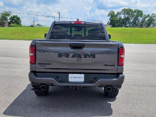 Granite Crystal Metallic Clearcoat 2026 RAM 1500 Big Horn/Lone Star