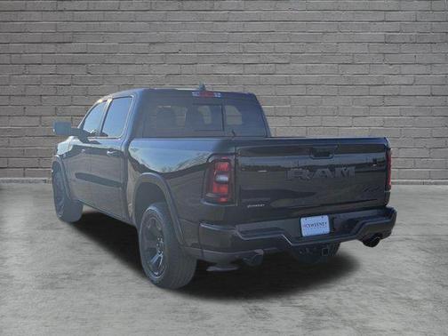 Diamond Black Crystal Pearlcoat 2026 RAM 1500 Big Horn/Lone Star