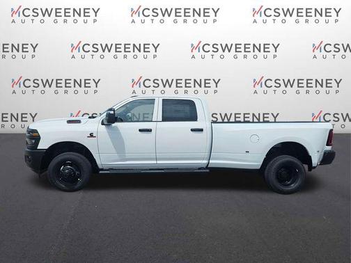 Bright White Clearcoat 2026 RAM 3500 Tradesman Crew Cab 4x4 8' Box