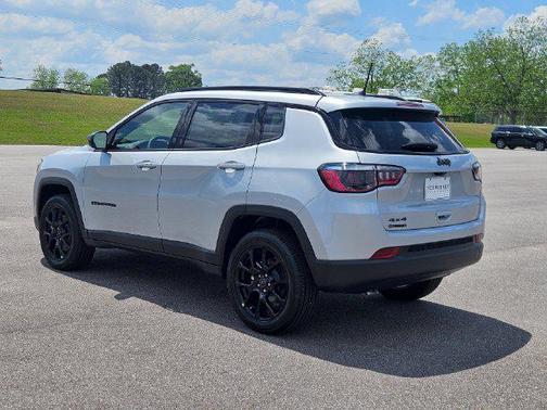 Silver Zynith Metallic Clearcoat 2026 Jeep Compass Latitude