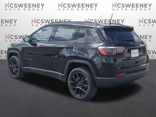 Diamond Black Crystal Pearlcoat 2026 Jeep Compass Latitude