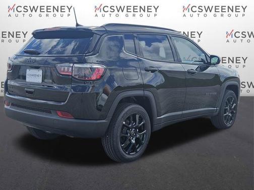 Diamond Black Crystal Pearlcoat 2026 Jeep Compass Latitude