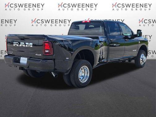 Diamond Black Crystal Pearlcoat 2026 RAM 3500 Big Horn Crew Cab 4x4 8' Box
