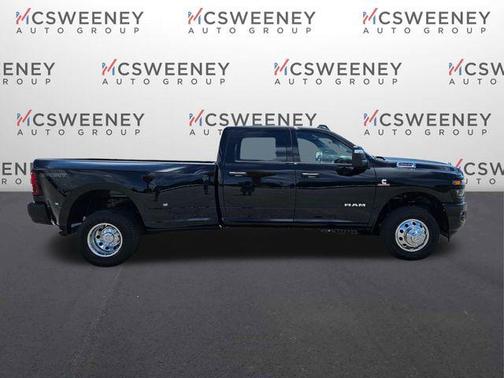 Diamond Black Crystal Pearlcoat 2026 RAM 3500 Big Horn Crew Cab 4x4 8' Box