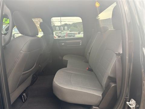 BLACK 2022 RAM 1500 Classic SLT
