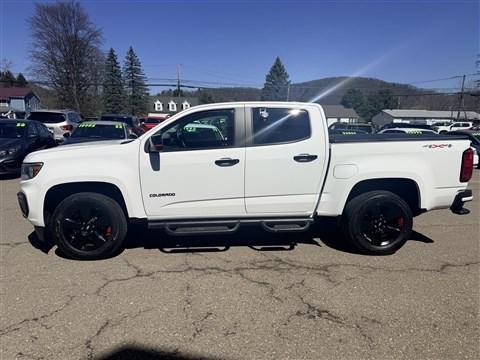 white 2022 Chevrolet Colorado LT