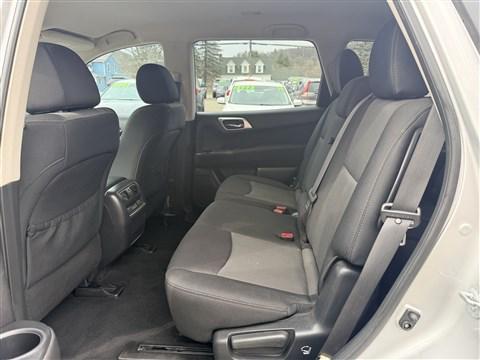 2017 Nissan Pathfinder SV