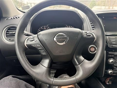 2017 Nissan Pathfinder SV