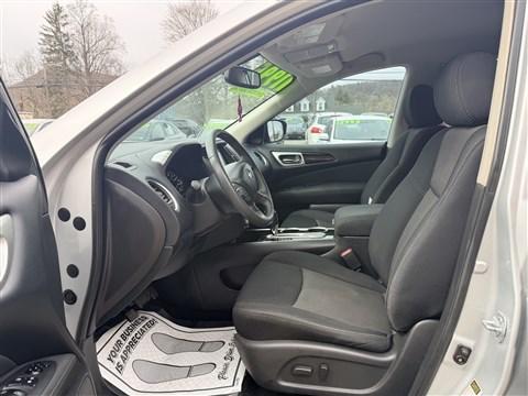 2017 Nissan Pathfinder SV