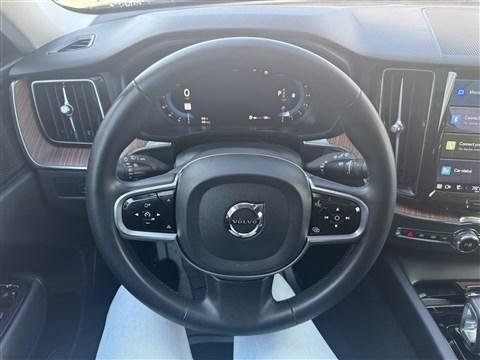 2023 Volvo XC60 Plus Dark Theme