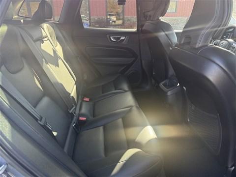 2023 Volvo XC60 Plus Dark Theme