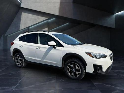 Crystal White Pearl 2018 Subaru Crosstrek 2.0i Premium