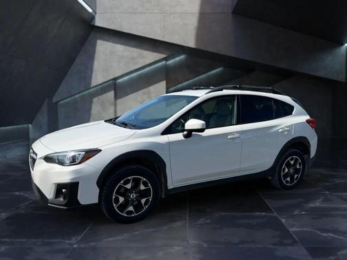 Crystal White Pearl 2018 Subaru Crosstrek 2.0i Premium