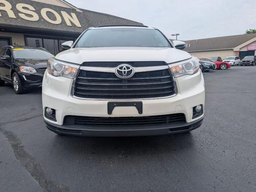 White 2015 Toyota Highlander Limited