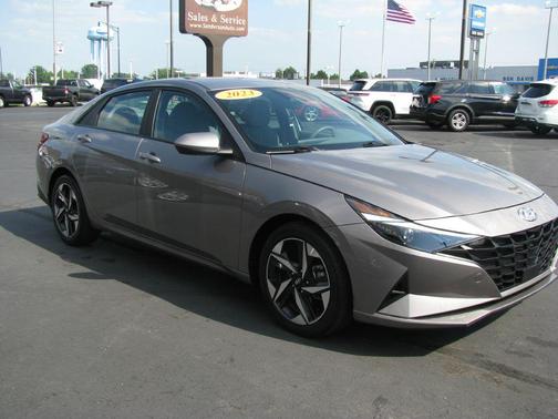 2023 Hyundai ELANTRA SEL