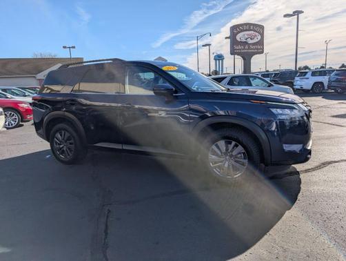 2024 Nissan Pathfinder SV