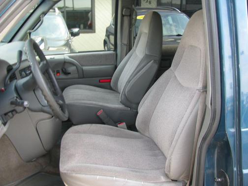 2003 GMC Safari Base