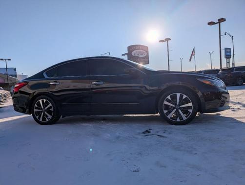 2016 Nissan Altima 2.5 SR