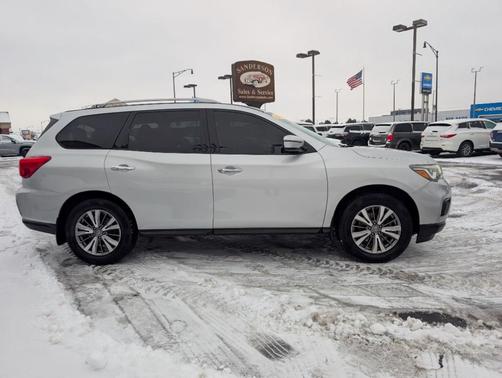 2020 Nissan Pathfinder S