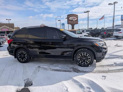 2020 Nissan Pathfinder SL