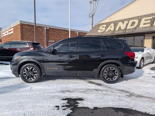 2020 Nissan Pathfinder SL