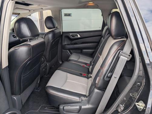 2020 Nissan Pathfinder SL