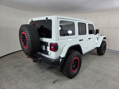 Bright White Clearcoat 2023 Jeep Wrangler Rubicon