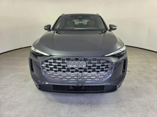 Tambora Gray Metallic 2025 Audi Q5 Premium TFSI quattro S tronic