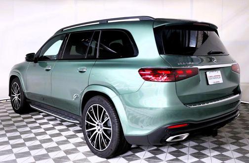 MANUFAKTUR Ireland Mid Green Metallic 2026 Mercedes-Benz GLS 580 4MATIC