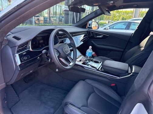 Glacier White Metallic 2025 Audi Q8 55 Prestige