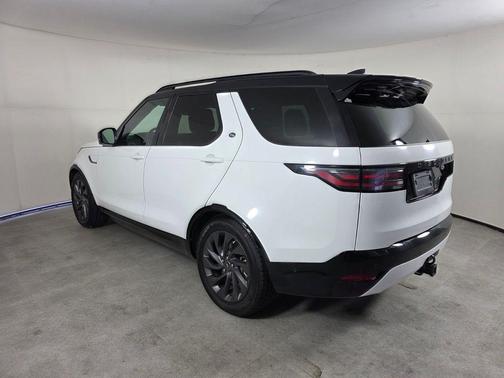 Fuji White 2023 Land Rover Discovery P300 S R-Dynamic