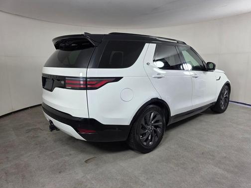 Fuji White 2023 Land Rover Discovery P300 S R-Dynamic