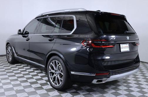 Black Sapphire Metallic 2025 BMW X7 xDrive40i