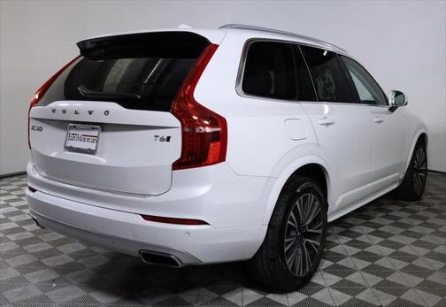 2021 Volvo XC90 T6 Momentum