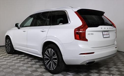 2021 Volvo XC90 T6 Momentum