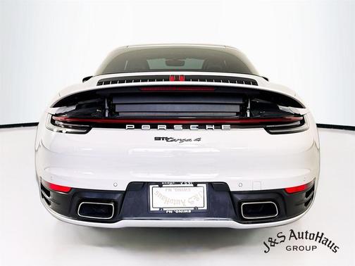 CHUCK 2024 Porsche 911 Targa 4