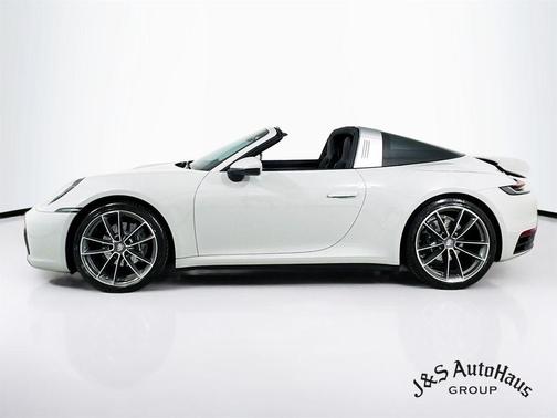 CHUCK 2024 Porsche 911 Targa 4