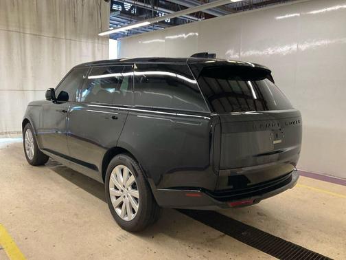 2025 Land Rover Range Rover P400 SE 7 Seat