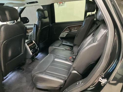 2025 Land Rover Range Rover P400 SE 7 Seat