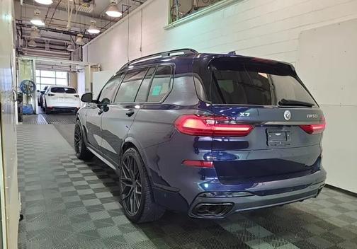 2022 BMW X7 M50i